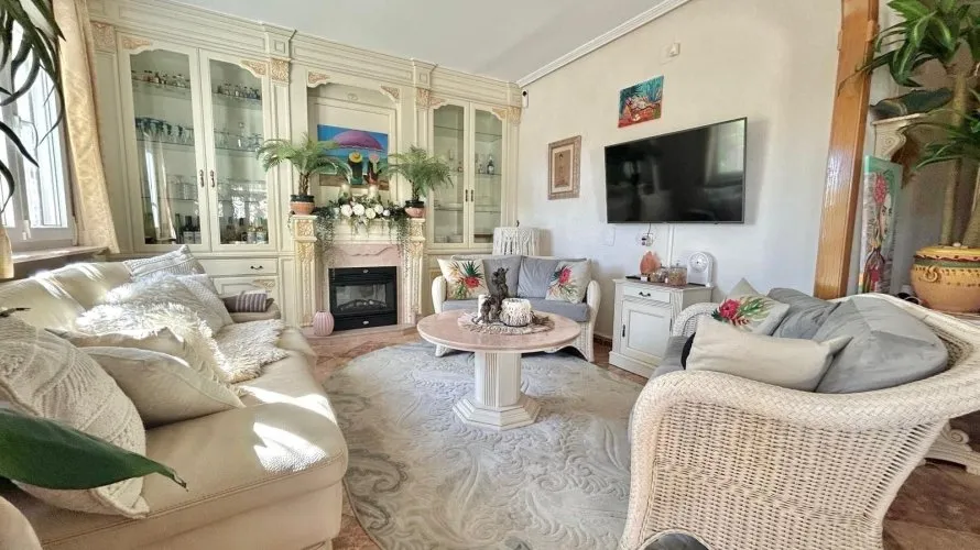 Villa de 2 chambres à Torrevieja, Espagne No. 605