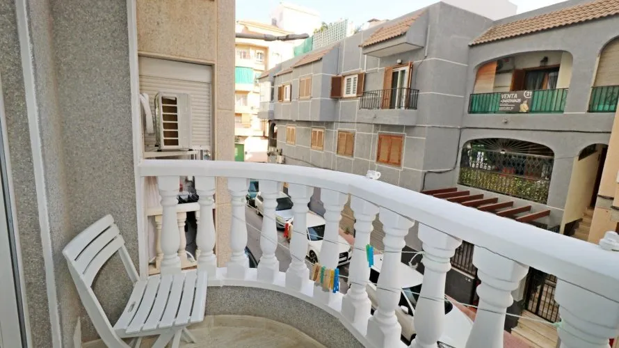 Apartment de 2 chambres à Torrevieja, Espagne No. 618 № 2