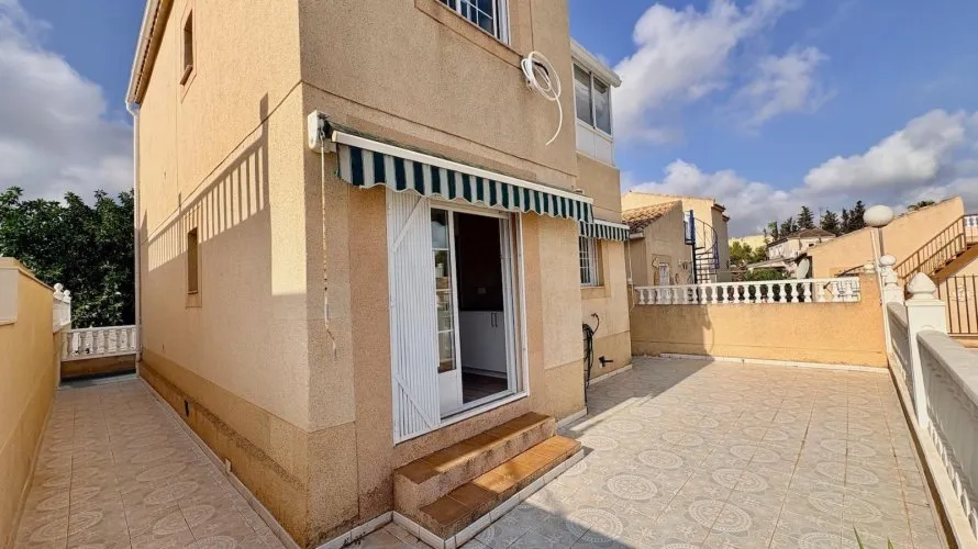 House de 4 chambres à Torrevieja, Espagne No. 591 № 2