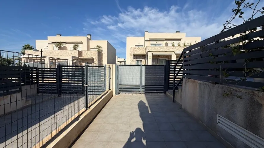 House de 3 chambres à Torrevieja, Espagne No. 711 № 23