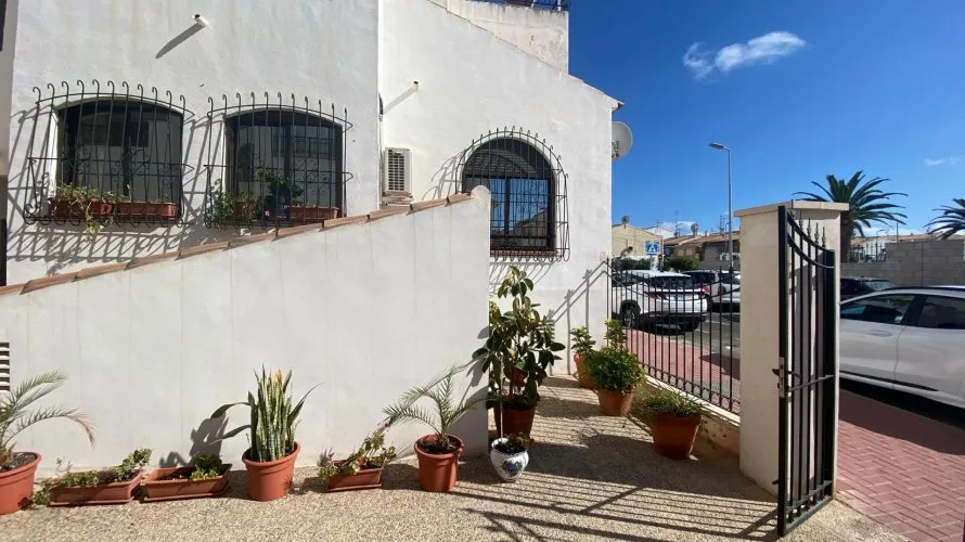 Apartment de 3 chambres à Torrevieja, Espagne No. 656 № 3