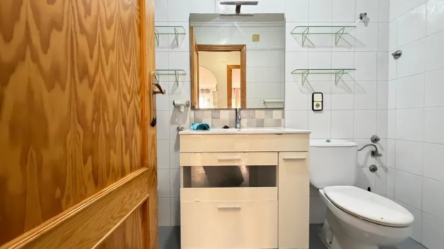 Apartment de 2 chambres à Torrevieja, Espagne No. 695 № 13