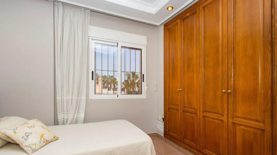 Villa de 180m² à Torrevieja, Espagne No. 674 № 17