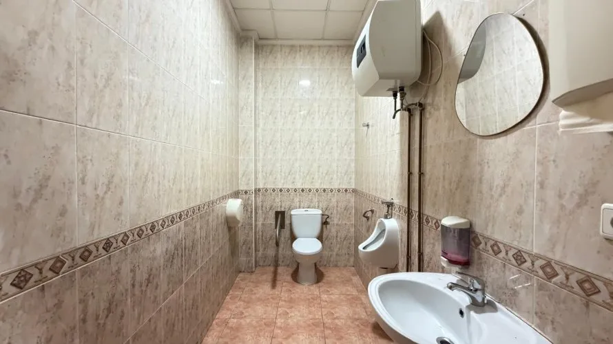 Commercial property de 98m² à Torrevieja, Espagne No. 694 № 3