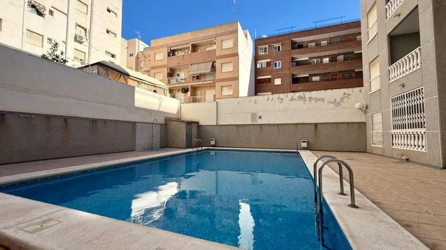 Apartment de 2 chambres à Torrevieja, Espagne No. 698 № 12