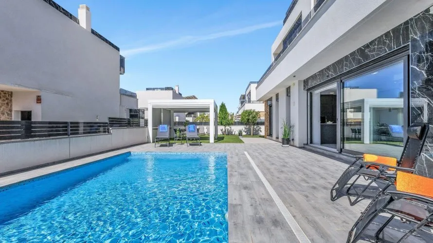 Villa de 120m² à Torrevieja, Espagne No. 671 № 28
