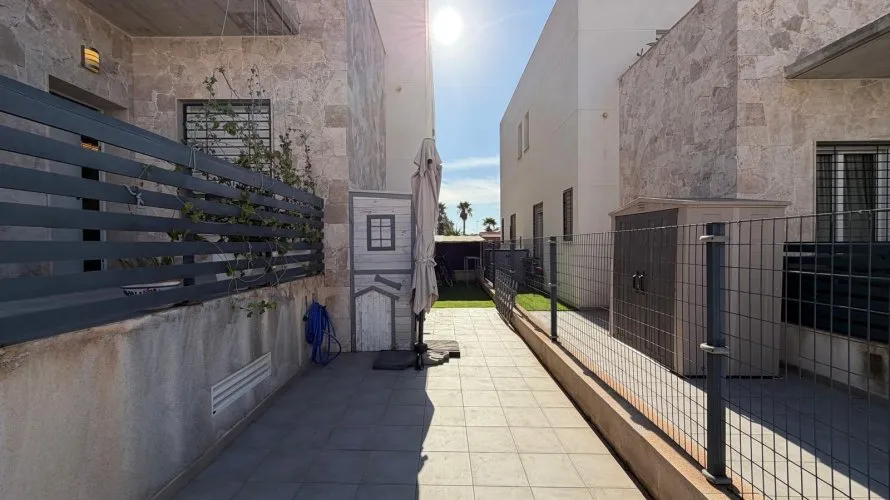 House de 3 chambres à Torrevieja, Espagne No. 711 № 25