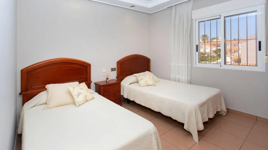 Villa de 180m² à Torrevieja, Espagne No. 674 № 15