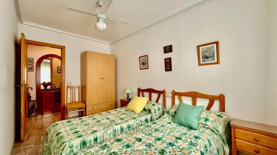 Apartment de 2 chambres à Torrevieja, Espagne No. 629 № 10