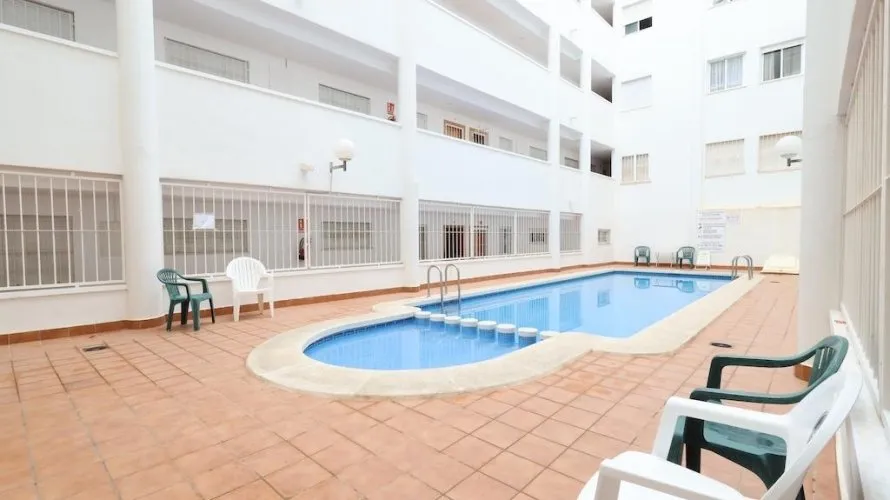 Apartment de 2 chambres à Torrevieja, Espagne No. 677 № 2