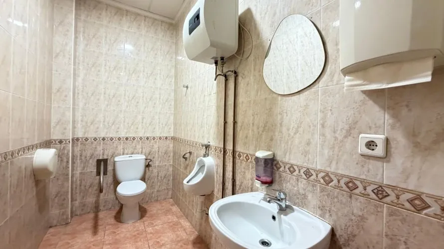 Commercial property de 98m² à Torrevieja, Espagne No. 694