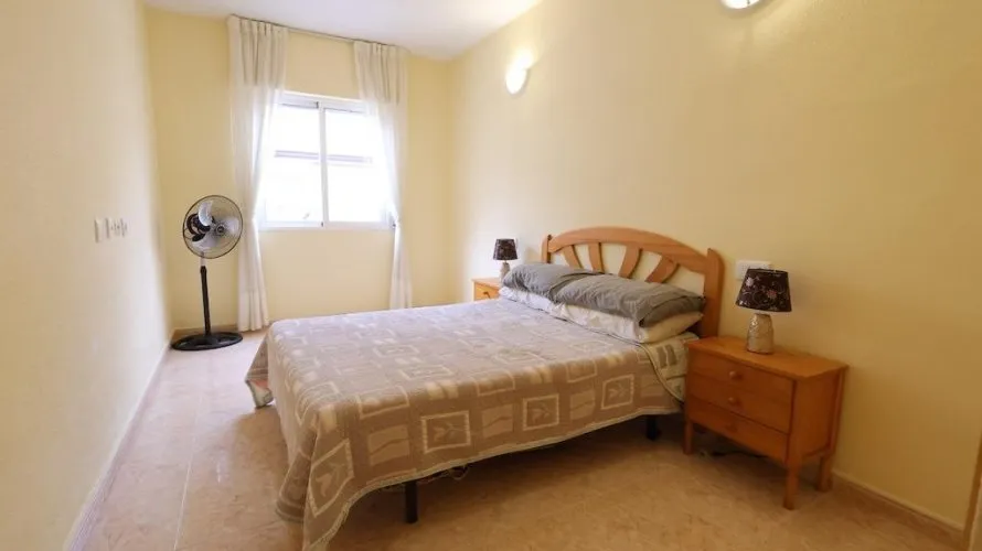 Apartment de 2 chambres à Torrevieja, Espagne No. 677 № 3