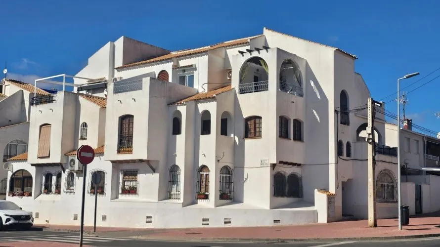 Apartment de 3 chambres à Torrevieja, Espagne No. 656 № 2