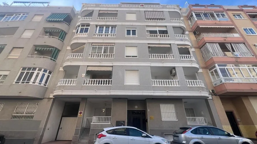 Garage de 33m² à Torrevieja, Espagne No. 669 № 5