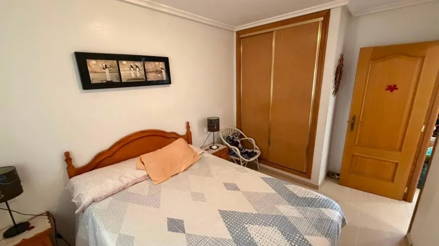 Apartment de 1 chambre à Torrevieja, Espagne No. 706 № 1