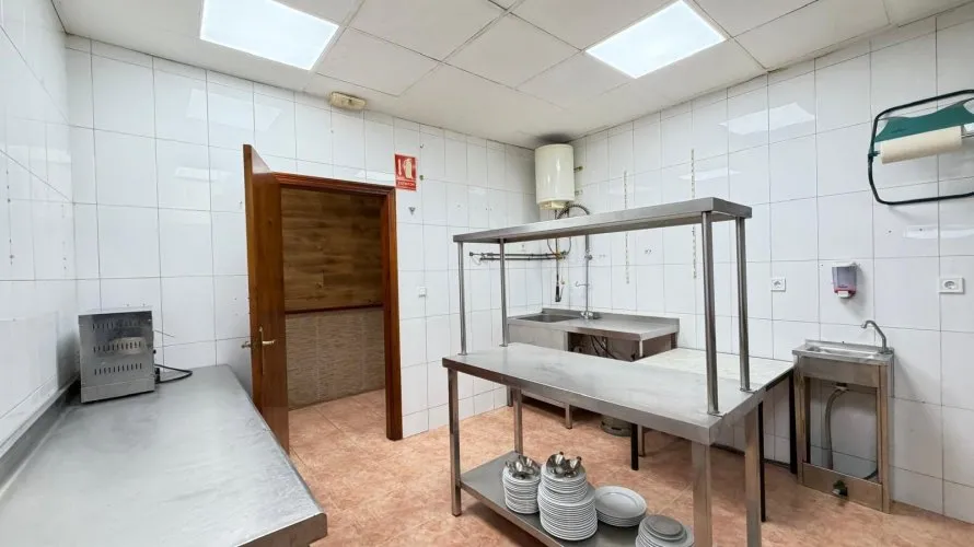 Commercial property de 98m² à Torrevieja, Espagne No. 694 № 11