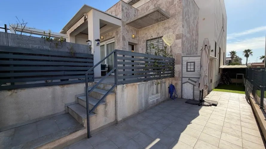 House de 3 chambres à Torrevieja, Espagne No. 711 № 24