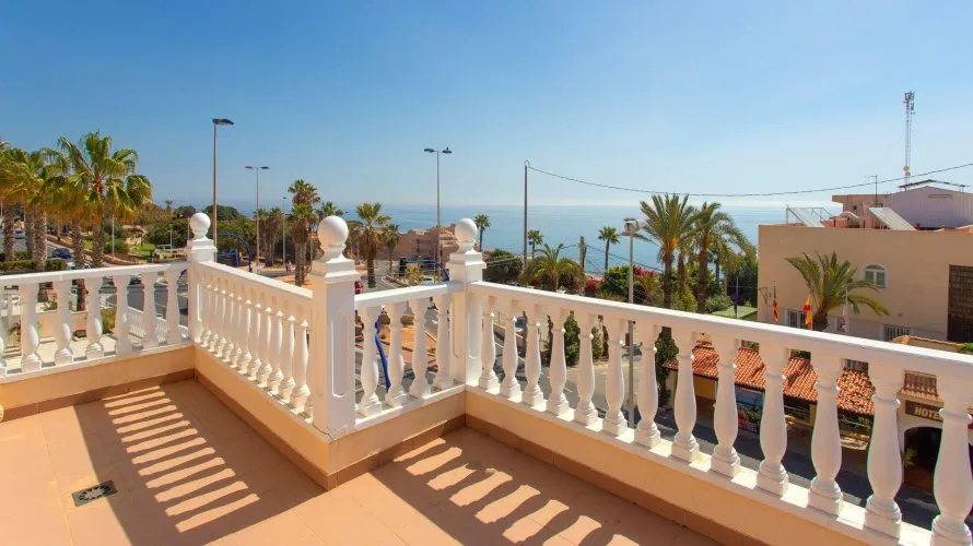 Villa de 180m² à Torrevieja, Espagne No. 674 № 24