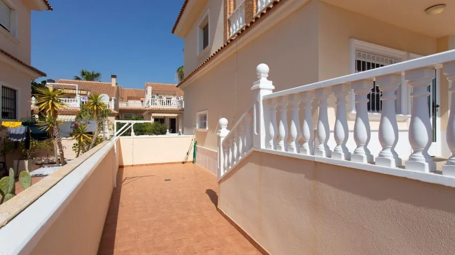 Villa de 180m² à Torrevieja, Espagne No. 674 № 22