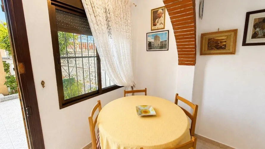 Bungalow de 3 chambres à Torrevieja, Espagne No. 676 № 9