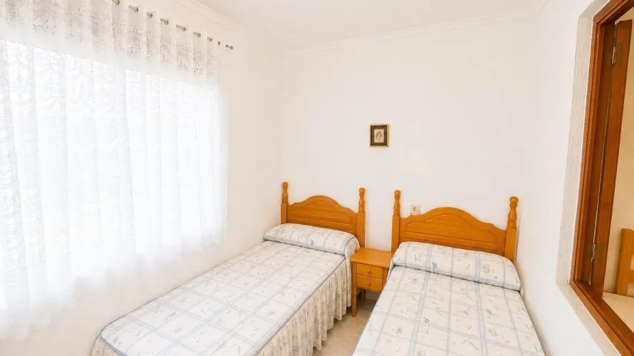 Bungalow de 3 chambres à Torrevieja, Espagne No. 676 № 1