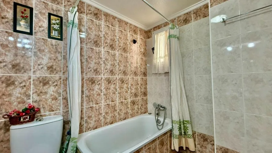 Apartment de 2 chambres à Torrevieja, Espagne No. 629 № 2