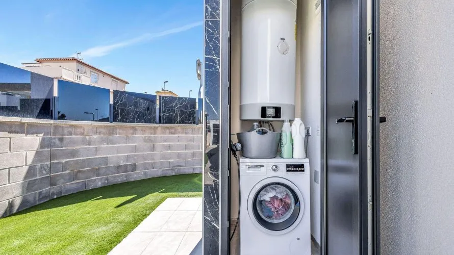 Villa de 120m² à Torrevieja, Espagne No. 671 № 6