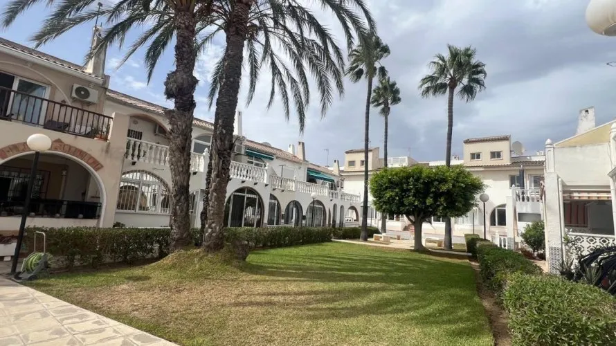 House de 2 chambres à Torrevieja, Espagne No. 762 № 2