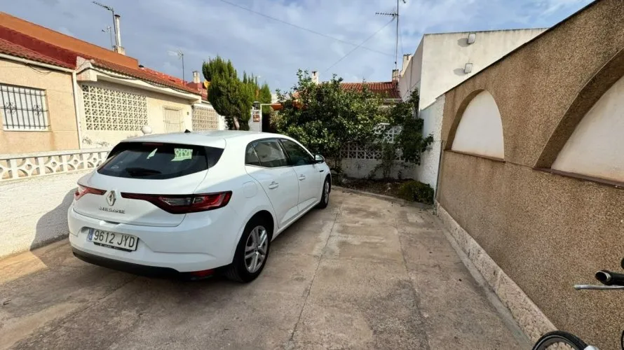 Bungalow de 2 chambres à Torrevieja, Espagne No. 806
