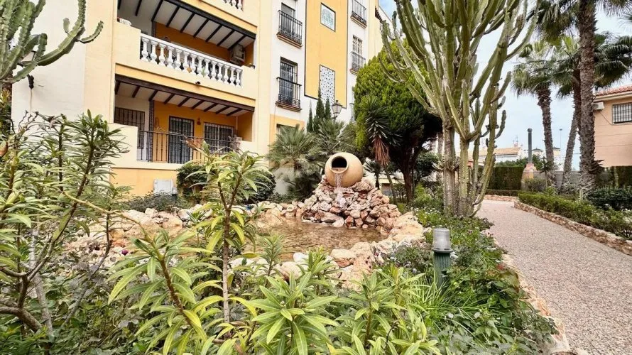 Apartment de 2 chambres à Torrevieja, Espagne No. 787 № 17