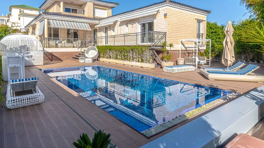 Villa de 370m² à Torrevieja, Espagne No. 769 № 27