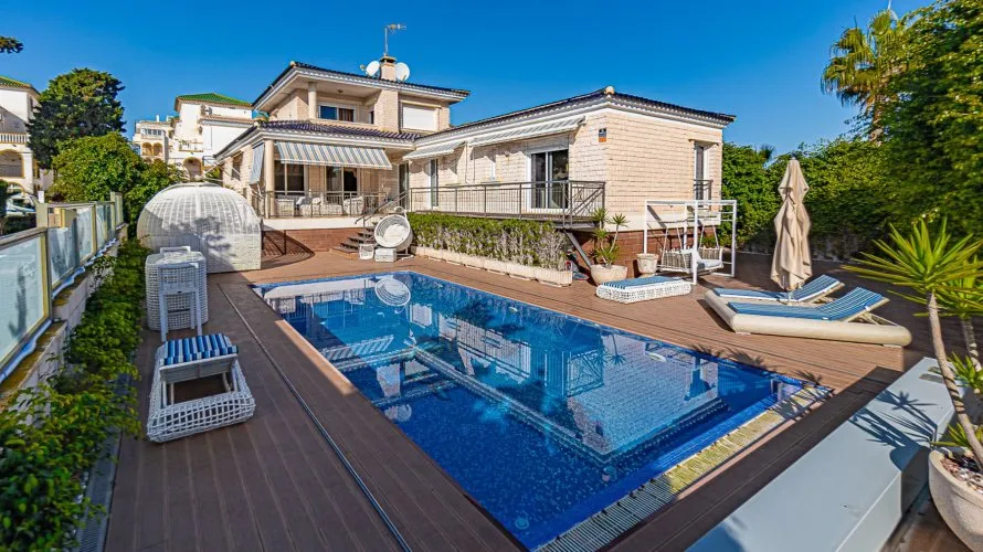Villa de 370m² à Torrevieja, Espagne No. 769 № 28