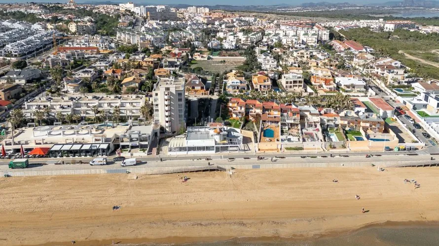Villa de 370m² à Torrevieja, Espagne No. 769 № 25