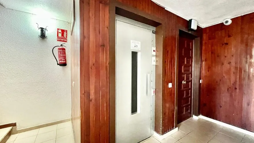 3 bedrooms apartment for sale , Torrevieja, Spain No. 185 № 2