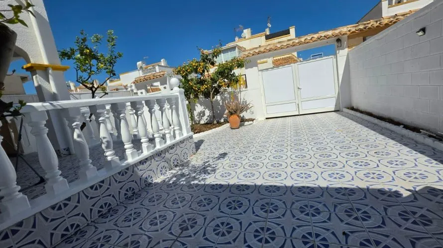3 bedrooms house for sale, Torrevieja, Spain No. 229 № 8