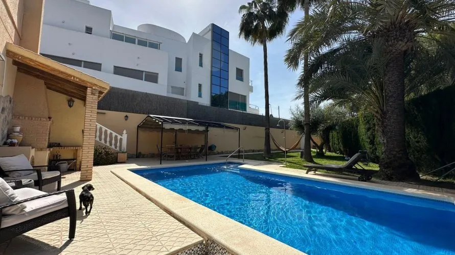4 bedrooms apartment for sale, Torrevieja, Spain No. 235 № 8