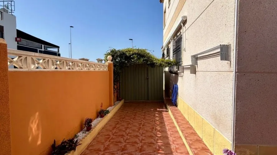 2 bedrooms bungalow for sale, Torrevieja, Spain No. 252 № 16