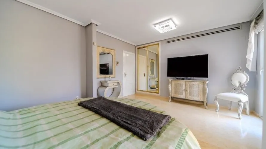 5 bedrooms villa for sale , Torrevieja, Spain No. 149 № 11