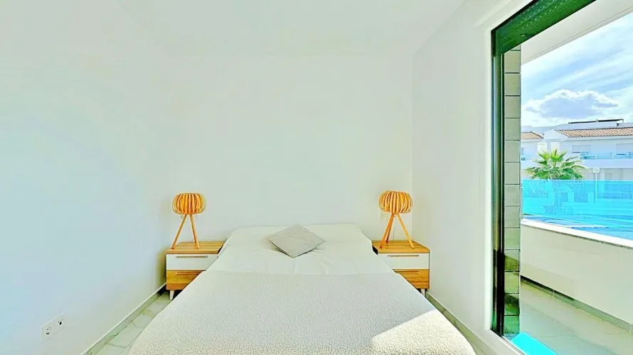 3 bedrooms bungalow for sale, Torrevieja, Spain No. 164 № 2