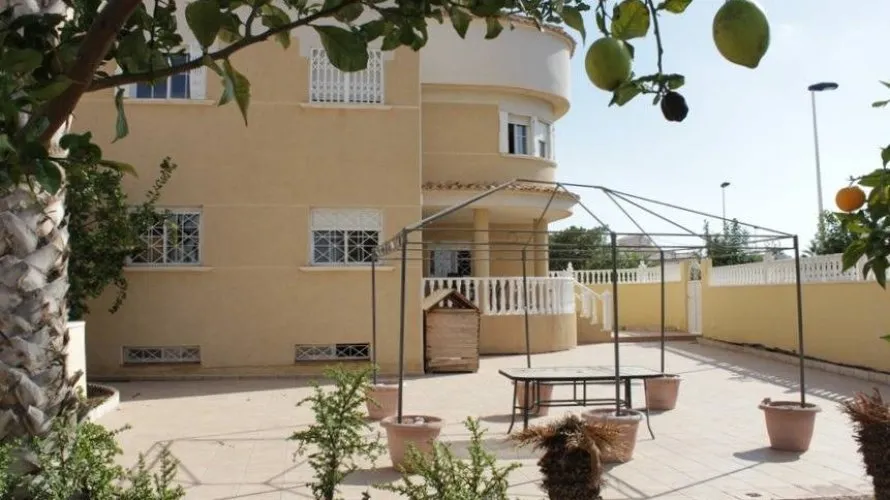 6 bedrooms apartment for sale, Torrevieja, Spain No. 165 № 5