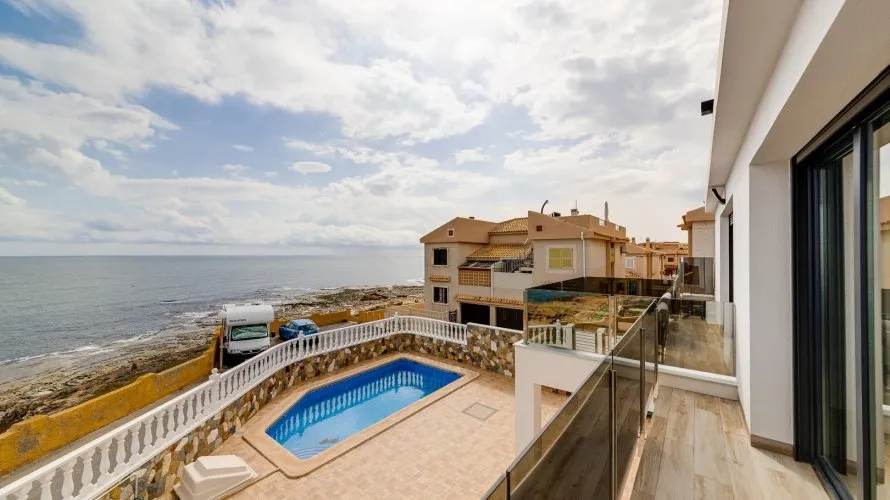 210m² villa for sale , Torrevieja, Spain No. 147 № 2