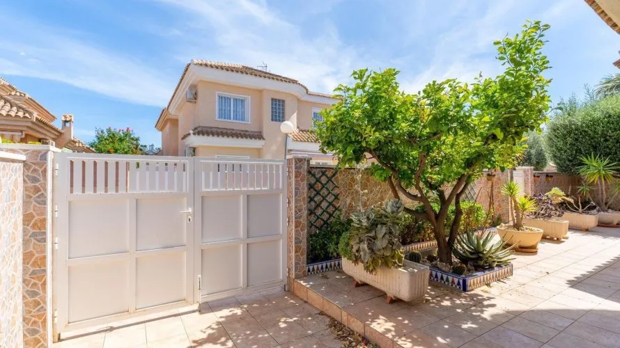 3 bedrooms villa for sale , Torrevieja, Spain No. 96 № 12