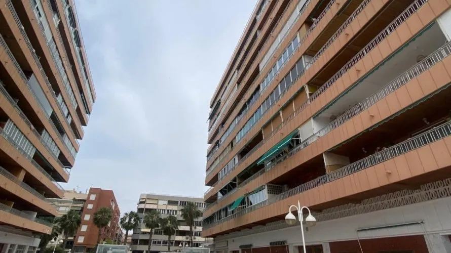 3 bedrooms apartment for sale , Torrevieja, Spain No. 67 № 1