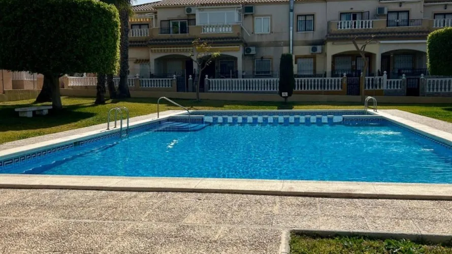 2 bedrooms bungalow for sale, Torrevieja, Spain No. 252 № 1