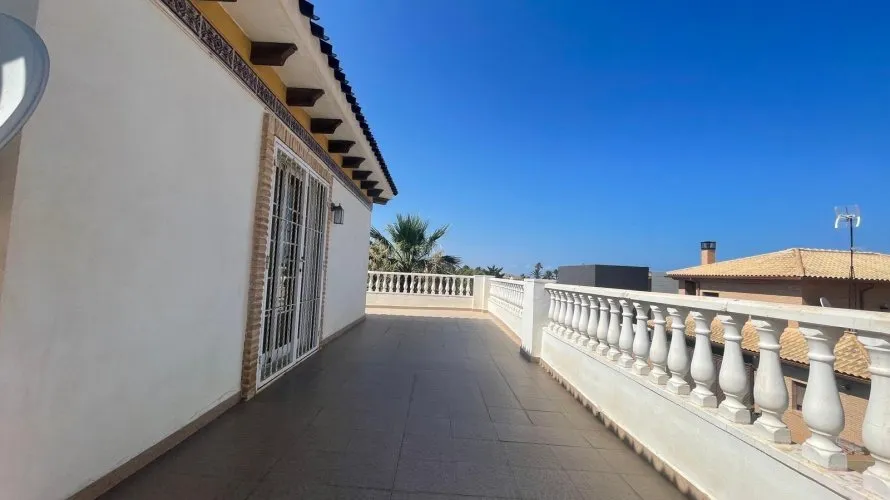 5 bedrooms house for sale, Torrevieja, Spain No. 160 № 2