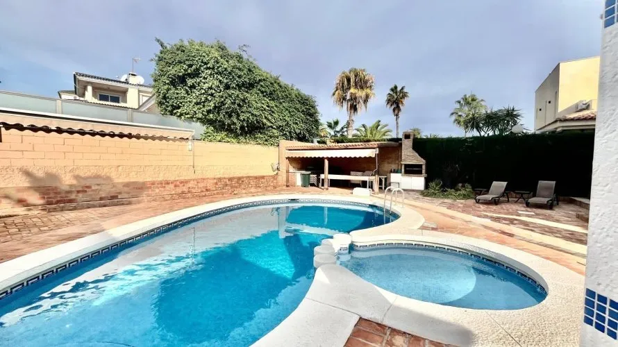 4 bedrooms villa for sale , Torrevieja, Spain No. 101 № 3