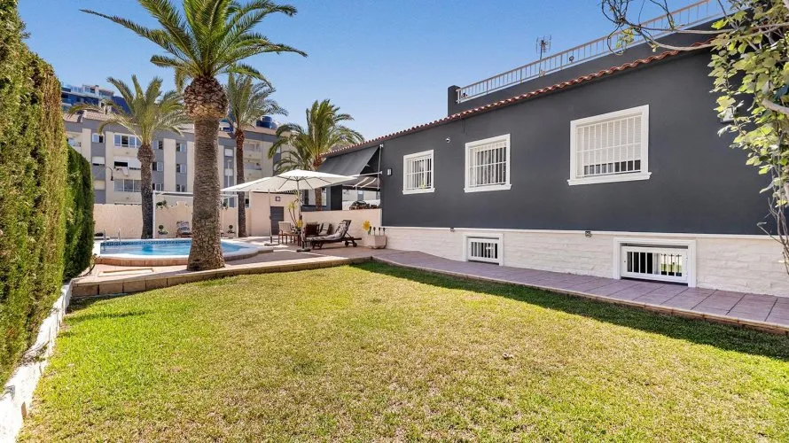 4 bedrooms villa for sale, Torrevieja, Spain No. 163 № 22