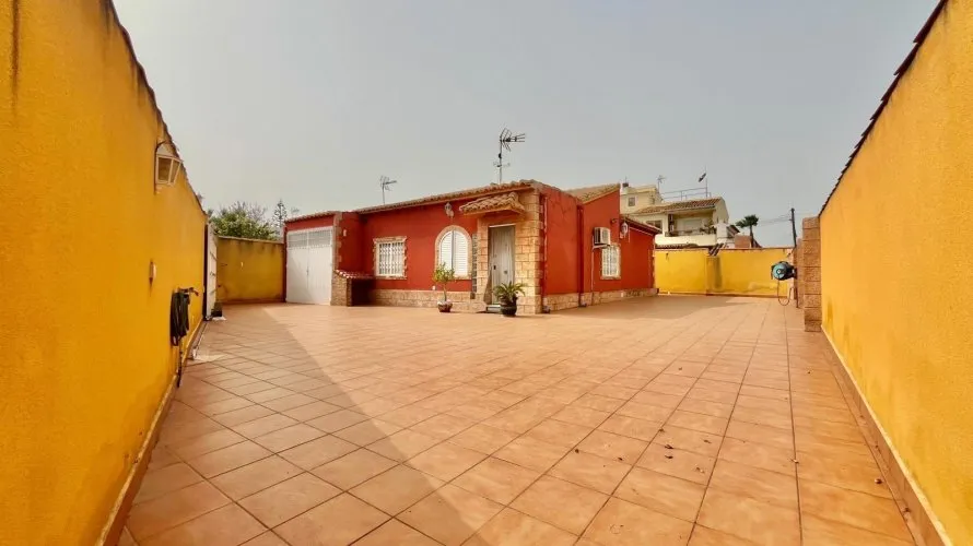 2 bedrooms apartment for sale , Torrevieja, Spain No. 216 № 1