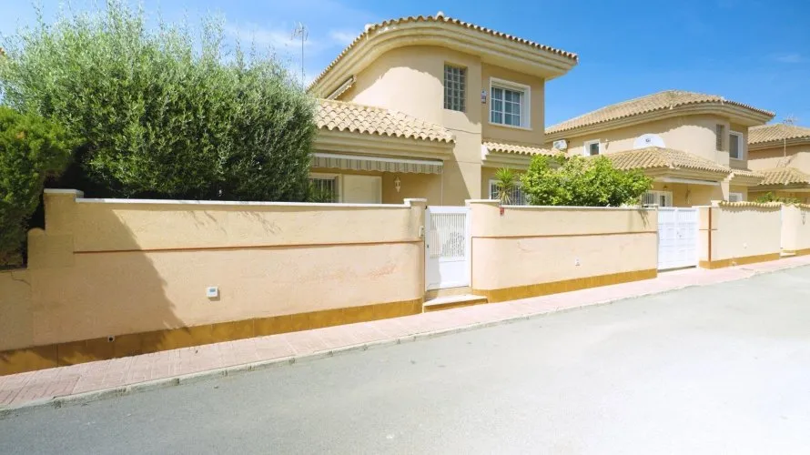 3 bedrooms villa for sale , Torrevieja, Spain No. 96 № 11