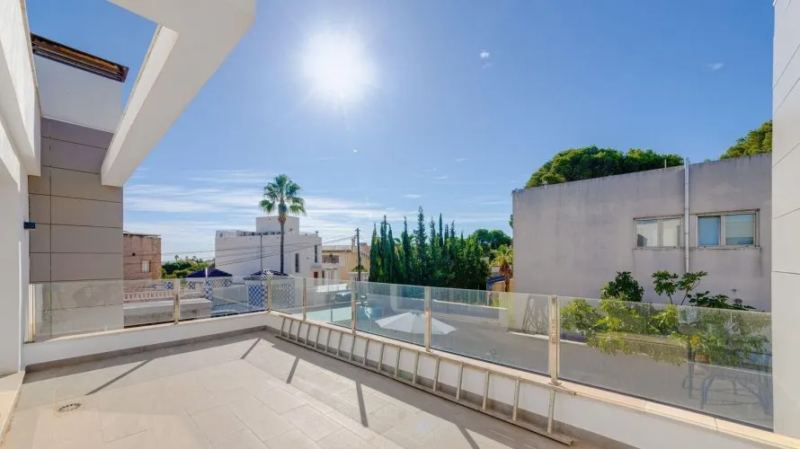 461m² villa for sale, Torrevieja, Spain No. 179 № 1